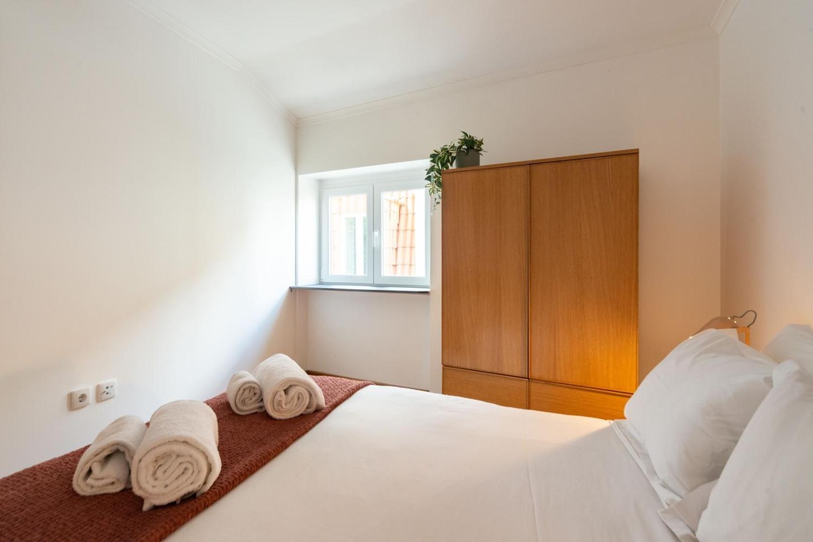 Gorgeous Rooftop 2-bed 250m To Intendente Sq Lissabon