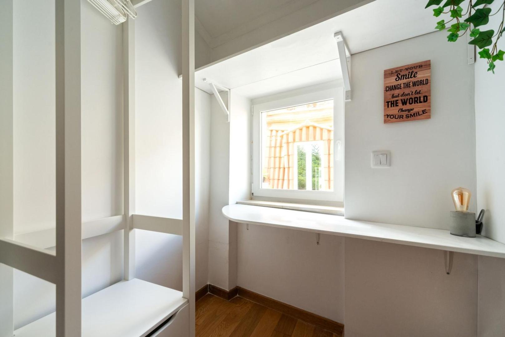 Gorgeous Rooftop 2-bed 250m To Intendente Sq Apartment Lissabon