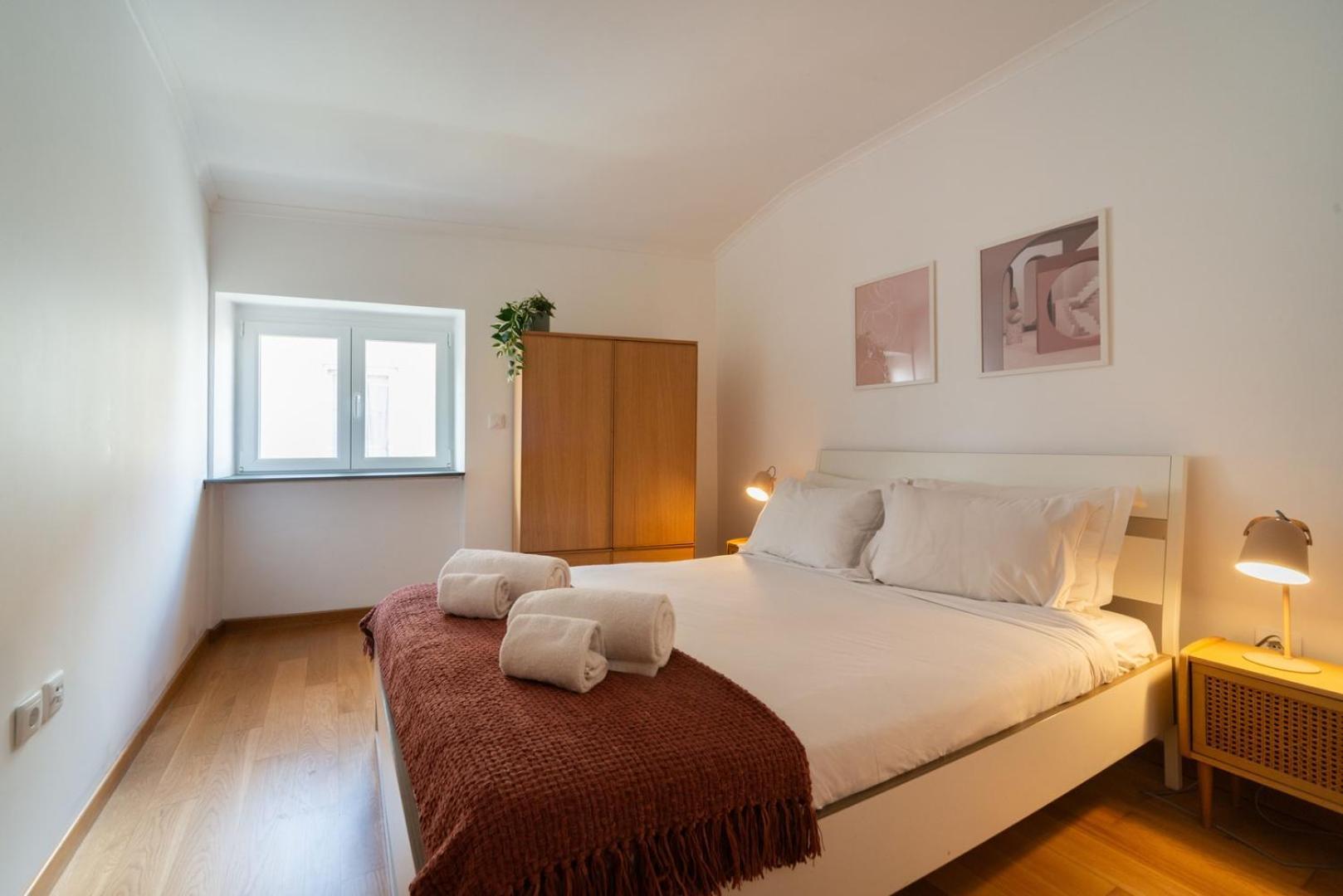 Gorgeous Rooftop 2-bed 250m To Intendente Sq Lissabon