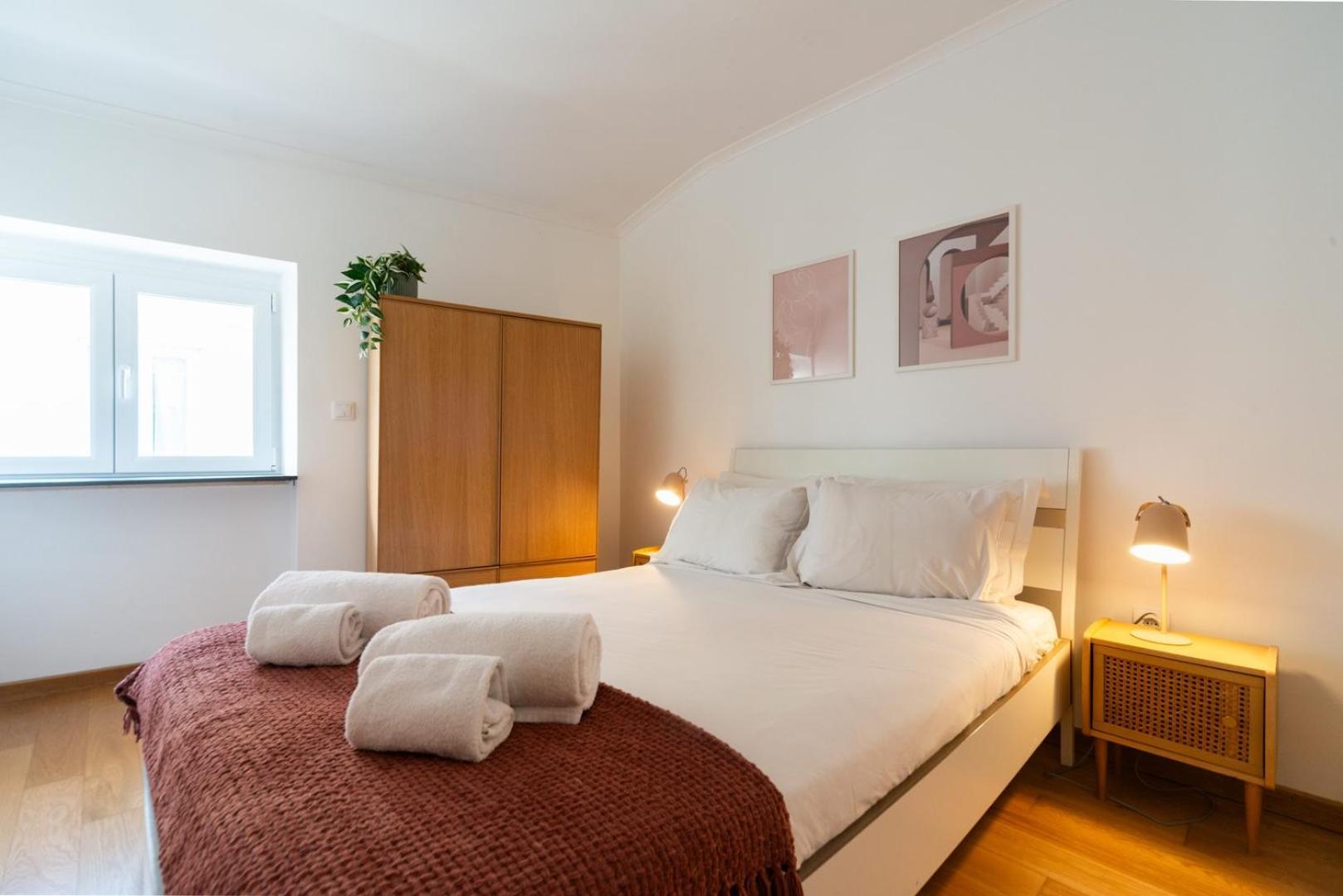 Gorgeous Rooftop 2-bed 250m To Intendente Sq Apartment Lissabon