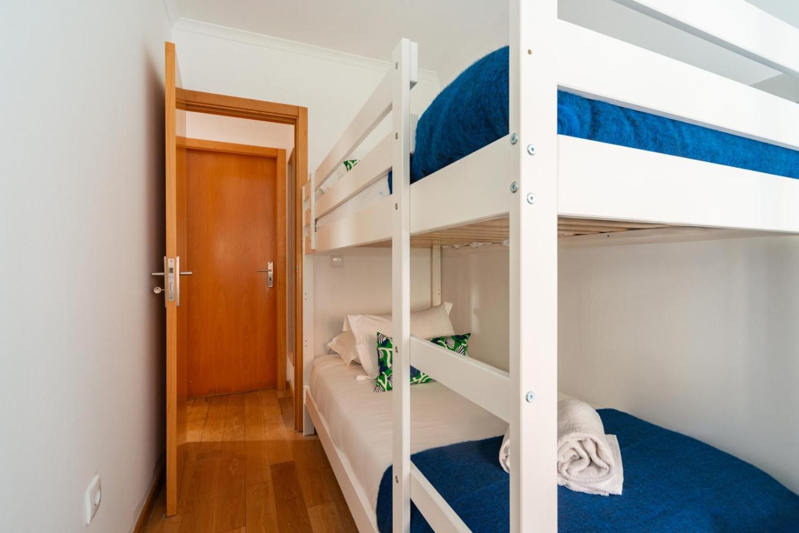 Gorgeous Rooftop 2-bed 250m To Intendente Sq Lisboa