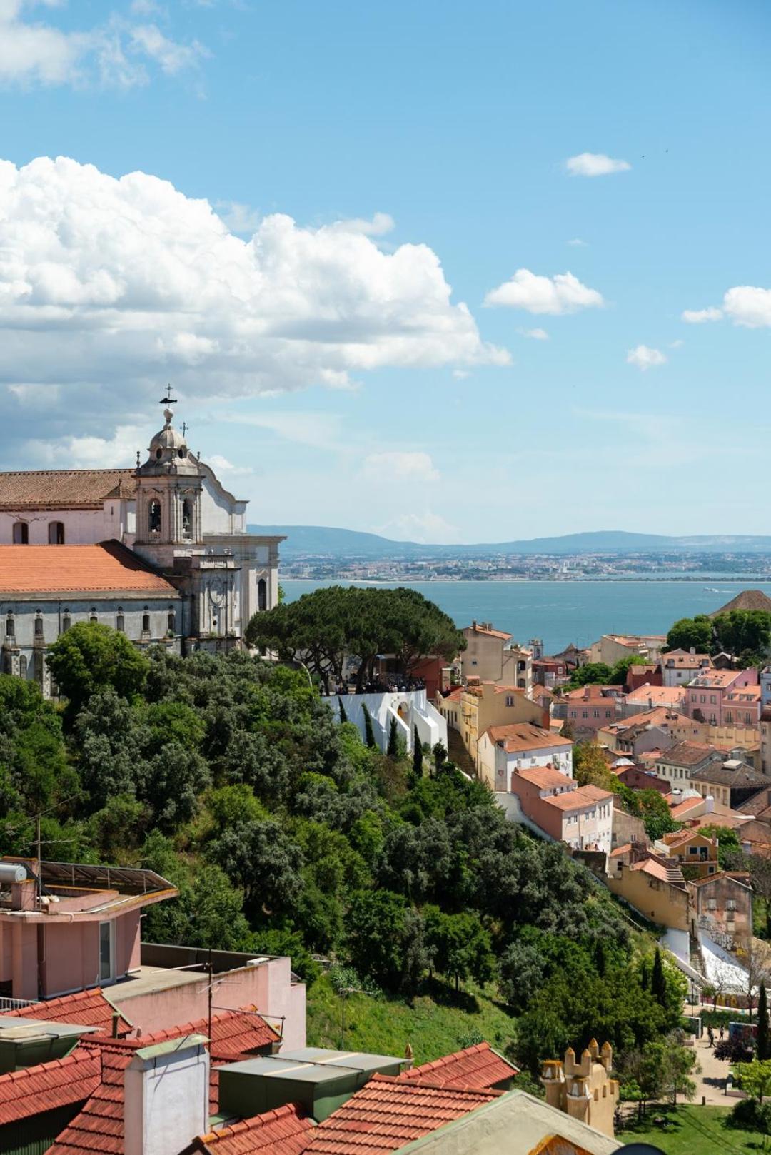 Gorgeous Rooftop 2-bed 250m To Intendente Sq Lissabon