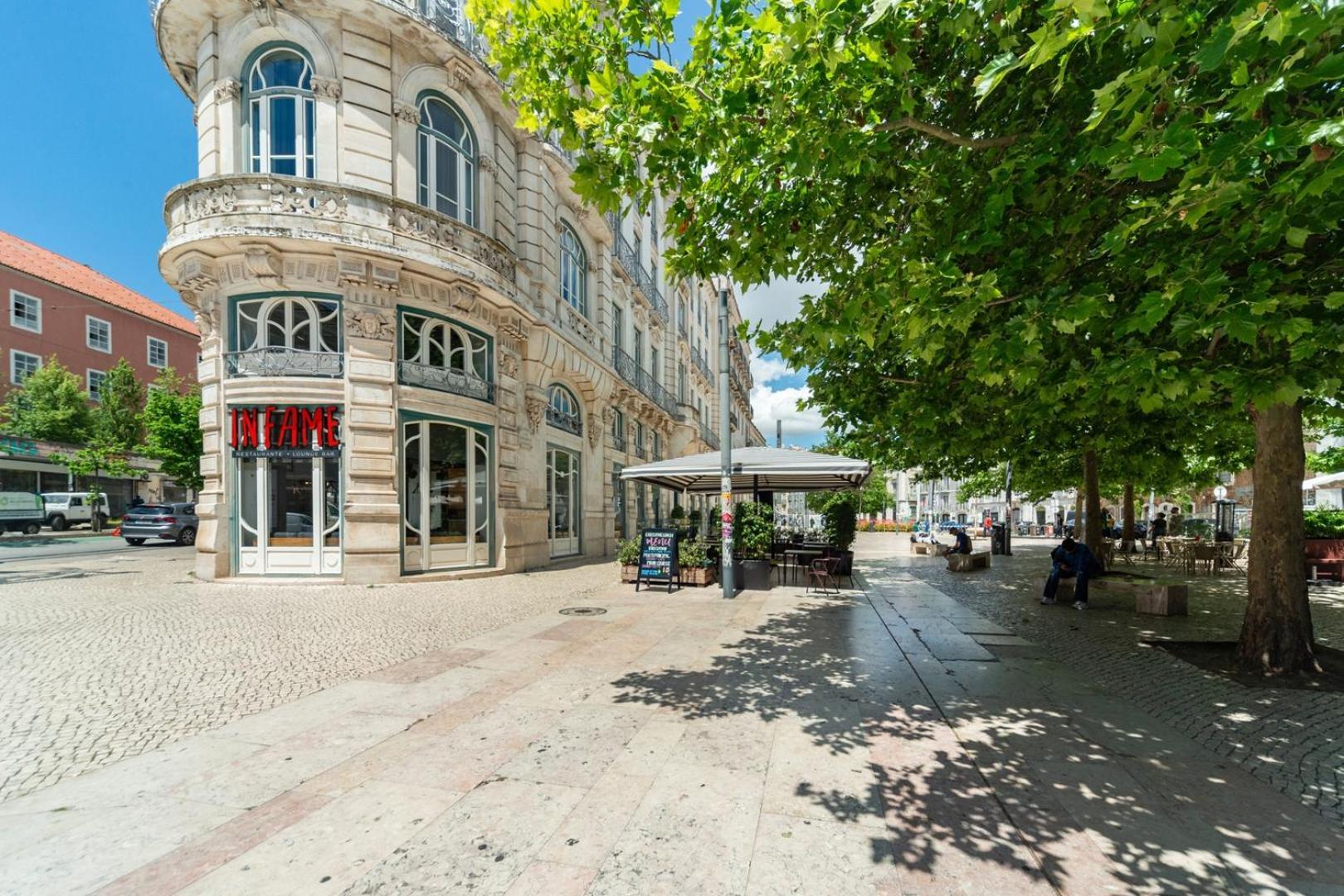 Gorgeous Rooftop 2-bed 250m To Intendente Sq Lissabon